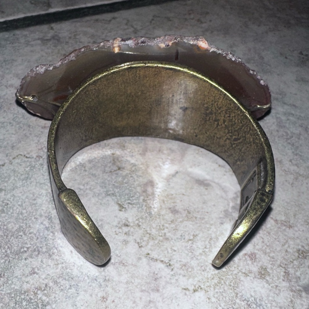 Beautiful handmade geode cuff - Picture 5 of 7